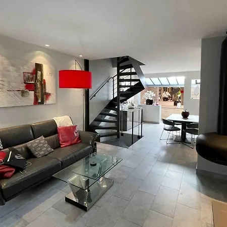 Charming Townhouse With Garden In The Of *