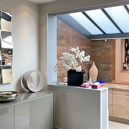Charming Townhouse With Garden In The Of Hébergement de vacances Paris