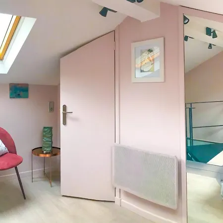 Hébergement de vacances Charming Townhouse With Garden In The Of *