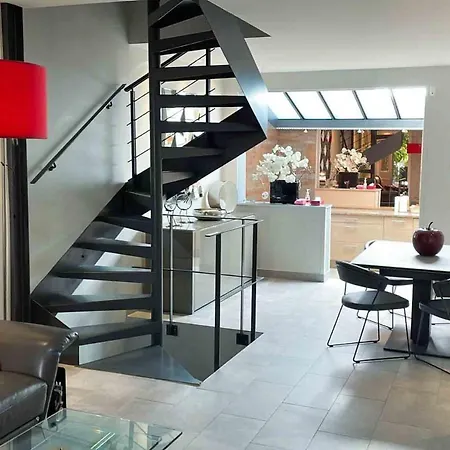 Charming Townhouse With Garden In The Of
