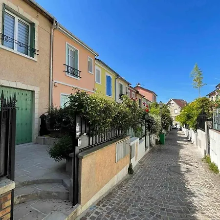 Charming Townhouse With Garden In The Of