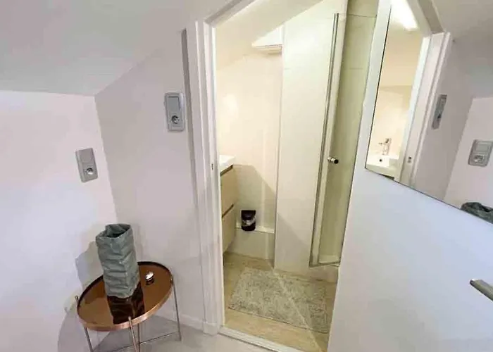 Charming Townhouse With Garden In The Of Casa vacanze Parigi
